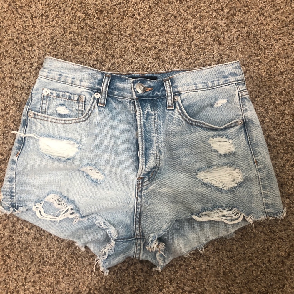 Light Wash Distressed Aeropostale Boyfriend Short